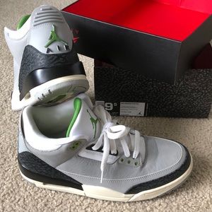 Air Jordan Retro 𝟹 size 𝟿.𝟻